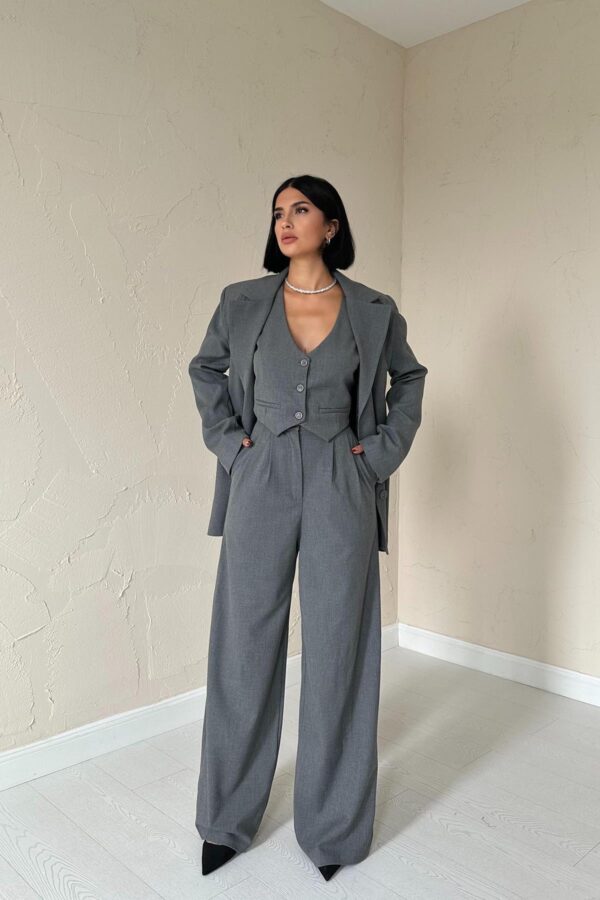 Costume gris (veste + gilet + pantalon)